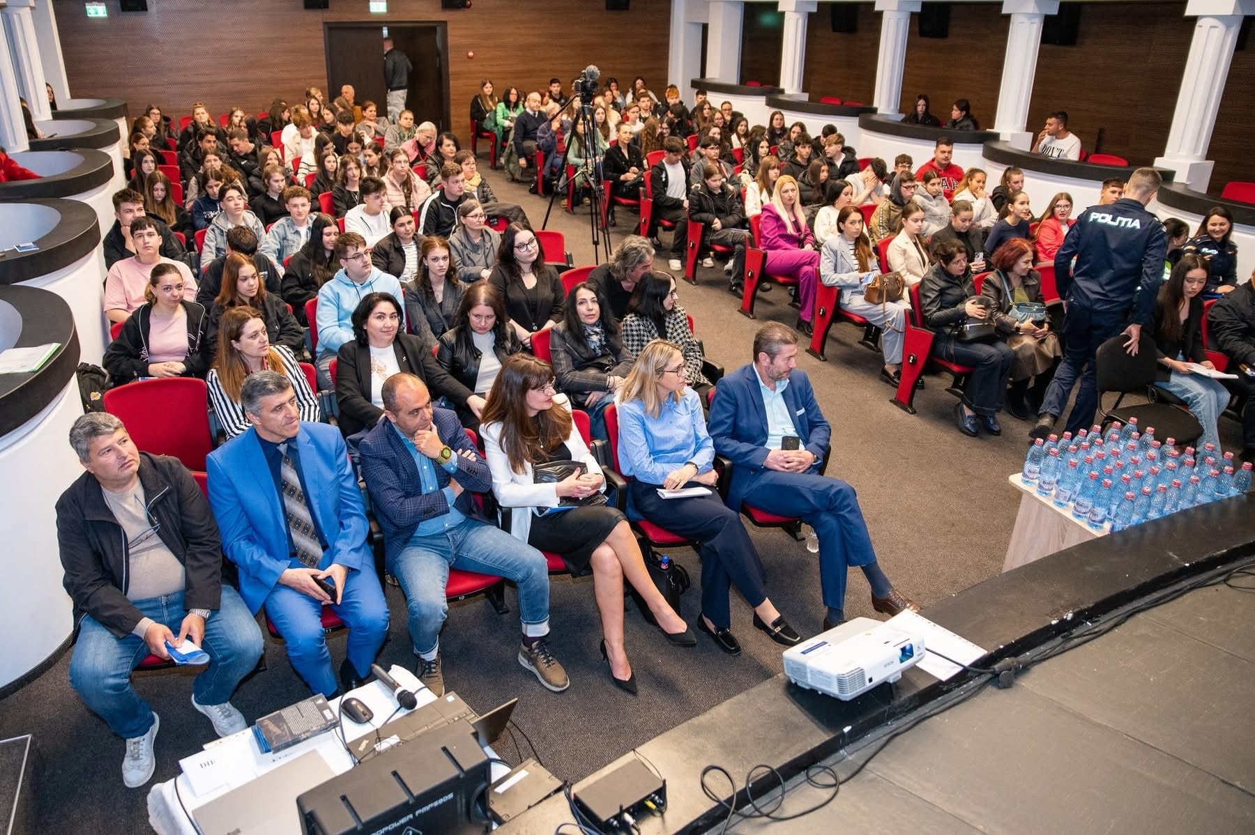 Conferința interinstituțională „Prevenirea consumului de droguri în rândul adolescenților”, Turnu Măgurele, 22 aprilie 2026 (fotografia 1 din 6)